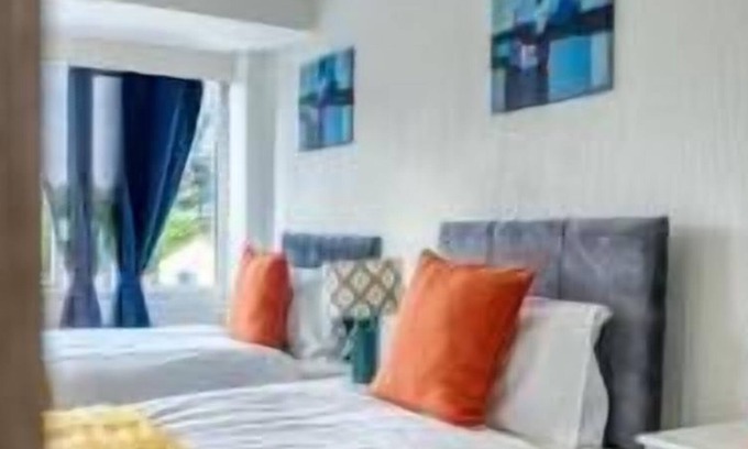 Bloxwich House | Xclusive living 3 bedroom house near NEC, Horrell Road