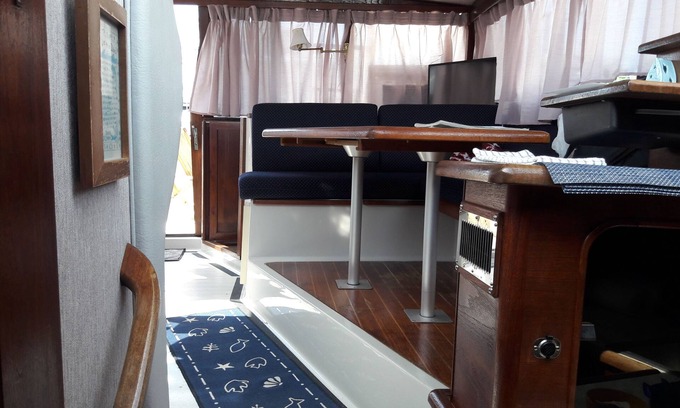 Fox Point Boat Rental | Yacht Rental 32ft Bayliner