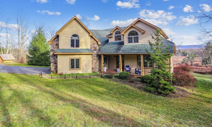 Davis House | Year-round paradise in the center of Canaan Valley. Come join us Hearthside!