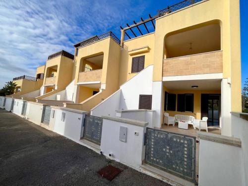 Posto Vecchio House | Yellow Beachfront house 60 m by Salento Prime