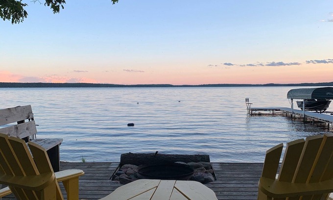 Little Round Lake Cabin | Yellow Bike Chalet on Grindstone Lake: sandy beach, level lot, sleeps up to 12