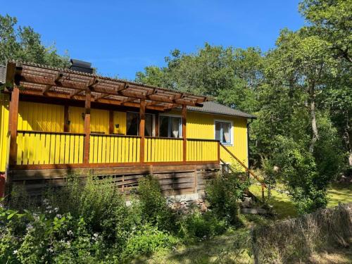 Oskarshamn Municipality House | Yellow Figeholm
