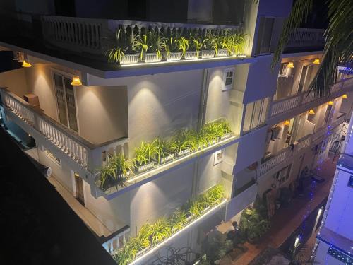 Baga Hotel | Yellow Sky
