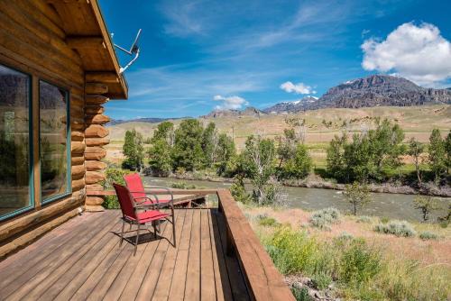 Cody Hotel | Yellowstone Cutthroat Guest Ranch