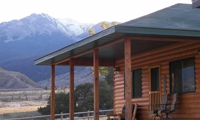 Gardiner Cabin | Yellowstone Park Riverfront Cabins