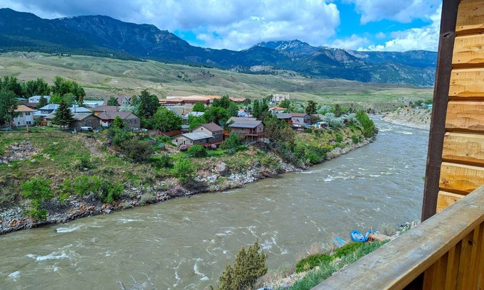 Gardiner House | Yellowstone Treasure Guest House #2