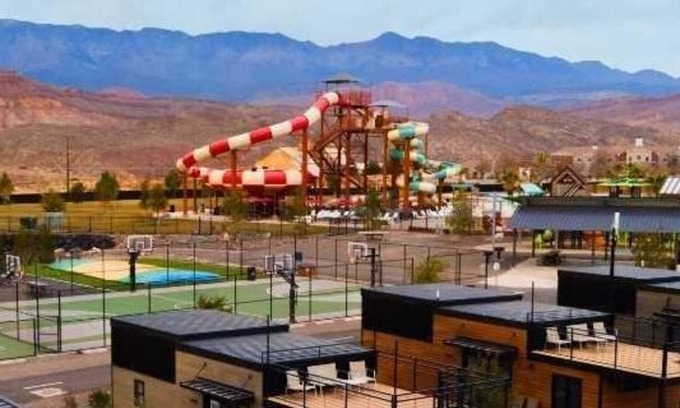 Hurricane Cabin | Yogi Bear Glamping Cabin 1 Bedroom/+ bunk set w/Full Bath Sky Deck - Over 800 sq. ft. (Accessible) - 1 Bedroom + Lower bunks/2 Bath with Skydeck and kid's loft area