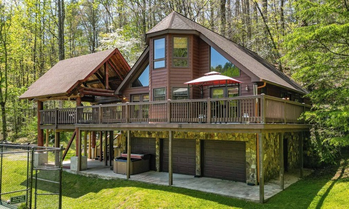 Ellijay Cabin | Yogi's Hideaway - Outdoor Living Area, Pickle Ball and Tennis Court, Dog Friendl