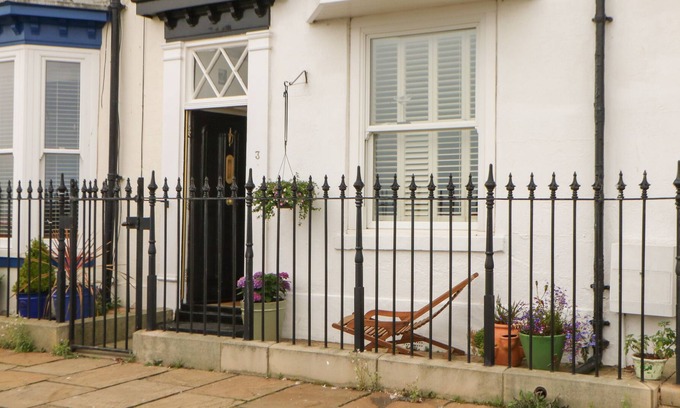 Hartlepool Cottage | YORK PLACE GALLERY, pet friendly, with open fire in Hartlepool