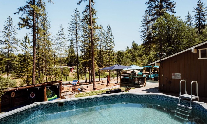Oakhurst House | Yosemite Hillview - Large home with Pool and Hot Tub, Pet friendly!