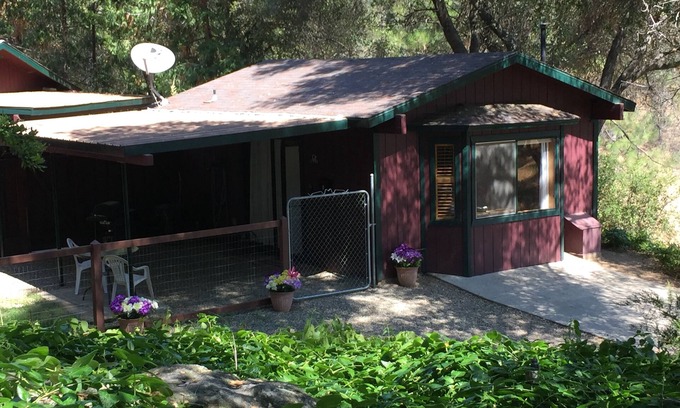 Oakhurst Apartment | 'Yosemite's Suite Retreat' Little Bear Cottage, Perfect For 2!