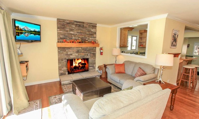 Upper Moonridge House | Yosemite View Retreat- Spa on Amazing Mountain Top View Deck!