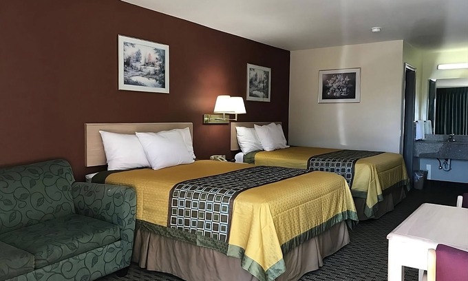 Cabot House | You Found It! 3 Comfortable Units, Free Breakfast & Parking, Pets Allowed, Pool