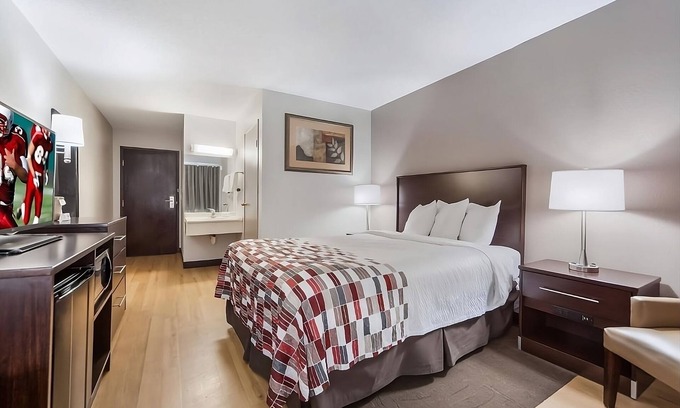 Council Bluffs Hotel | You Found It! Budget-friendly & Pet-friendly Property, Onsite Pool, FREE Parking
