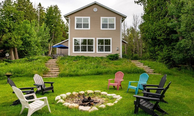 Baileys Harbor House | You’ll be Bay dreaming here at this beautiful North Bay waterfront home!
