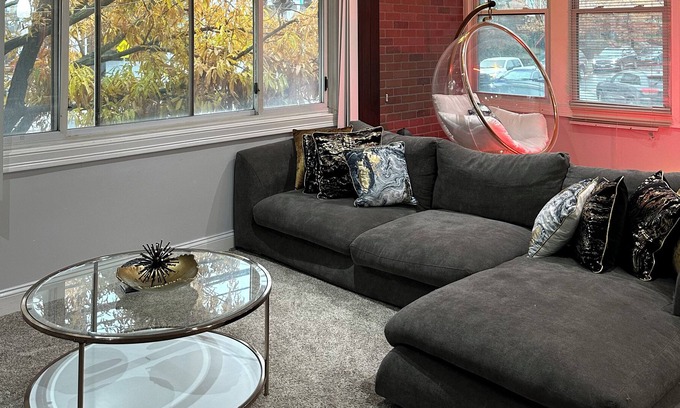 Greenville House | Your 2nd Home! - 2 Beds w/ parking near EWR Airport & NYC