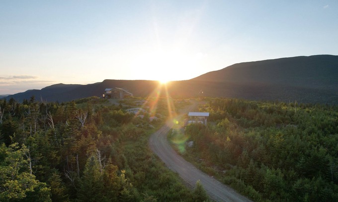 Phillips House | Your Adventure! 360° Mountaintop Views/Off-Grid Retreat on 300 Acres