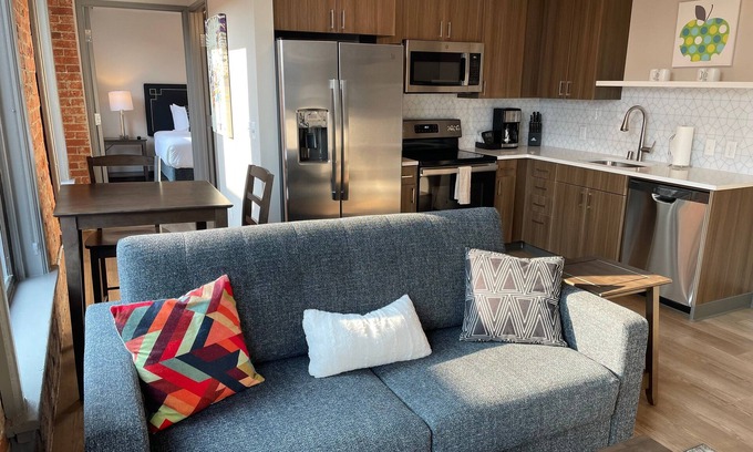 Riverside Apartment | Your Amazing 1 Bed Travel Apartment Steps From Riverfront Park