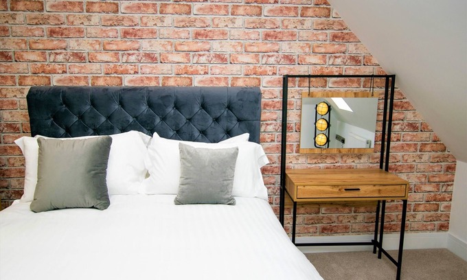 Bristol Villa | Your Apartment | Bristol Rowan Tree - No.7