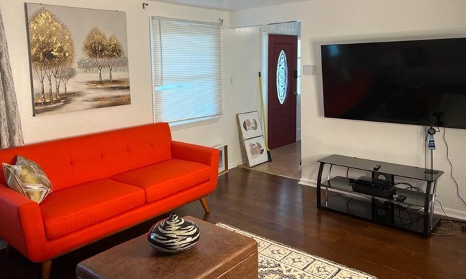 Churchhill House | Your comfortable home with office space? Equipped kitchen and free internet