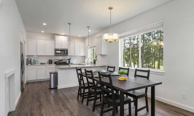 West Hills House | Your Getaway Awaits! New 3-Bedroom Nestled In The Trees