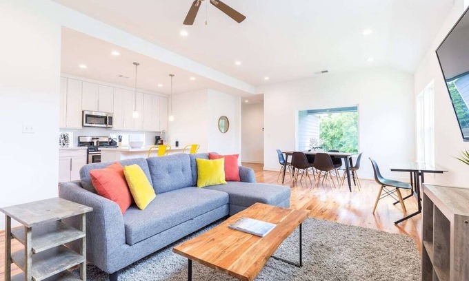 Lawndale/ Wayside House | Your Great Bungalows! Sleeps 18, 6BR/4BA, 8 Park