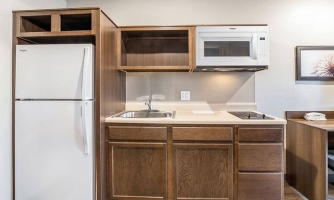 Moreno Valley Hotel | Your Home Away from Home! Full Kitchen, Pet-friendly, Free Parking!