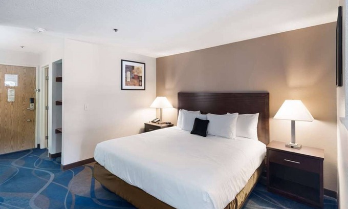 Tri-Cities House | Your Home Away From Home! 2 Family-friendly Units! Near Tri-Cities Airport!