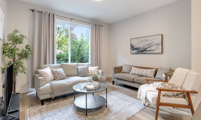 Sellwood-Moreland Condo | Your Home Away From Home - Sellwood Condo, SE PDX