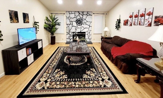 Northwest Reno House | Your Home Away From Home !