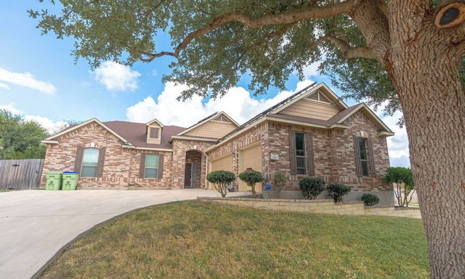 San Antonio House | Your home away from home awaits. Cozy 4-bedroom house with tons of space for all