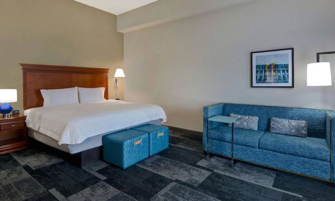 Hoover House | Your Intimate & Romantic Sanctuary W/ Free WiFi