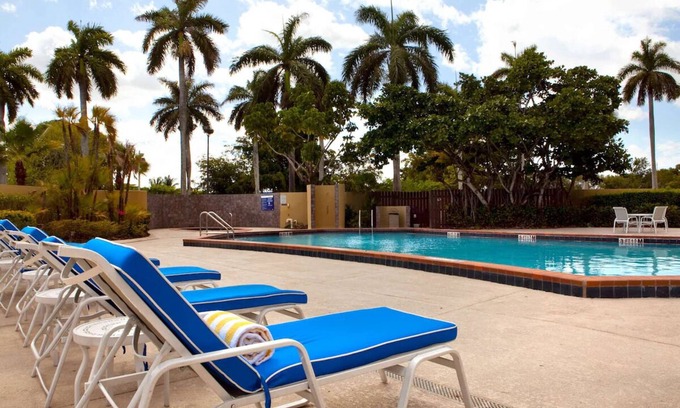 Ludlam Hotel | Your Miami Adventure Starts Now! Short Drive to Art Deco Historic District