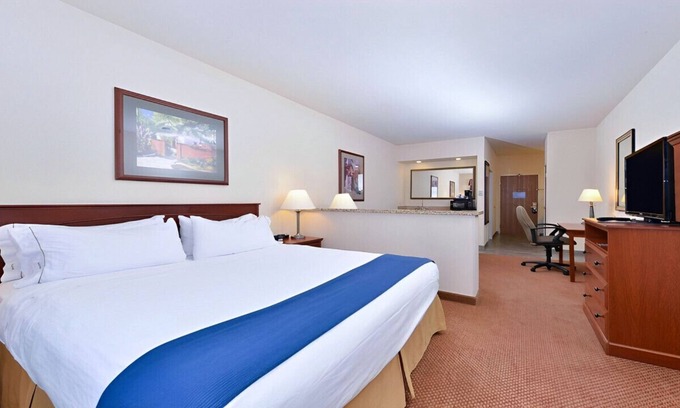 Farmington House | Your Next Vacation is Waiting for You!