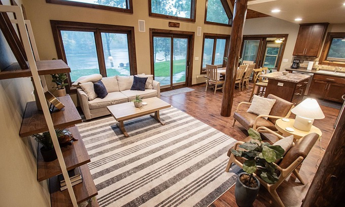 Townsend House | Your Northwoods Getaway! Modern Lake Home in Townsend w/ Hot Tub. Sleeps 16+
