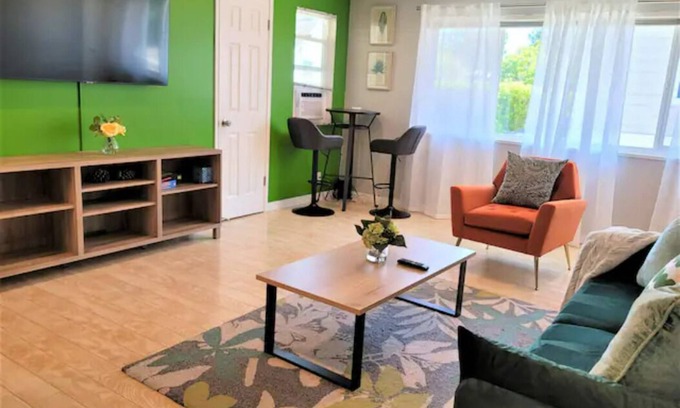 University South Condo | Your Oasis Awaits - Downtown PA Near Stanford 2 bd #657
