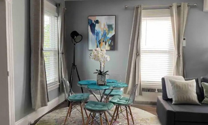 Woburn Apartment | Your Oasis Bliss-A lovely 2-Bedroom with 1-bath
