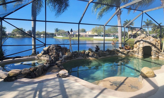 Tropic House | Your Paradise Cave Vacay