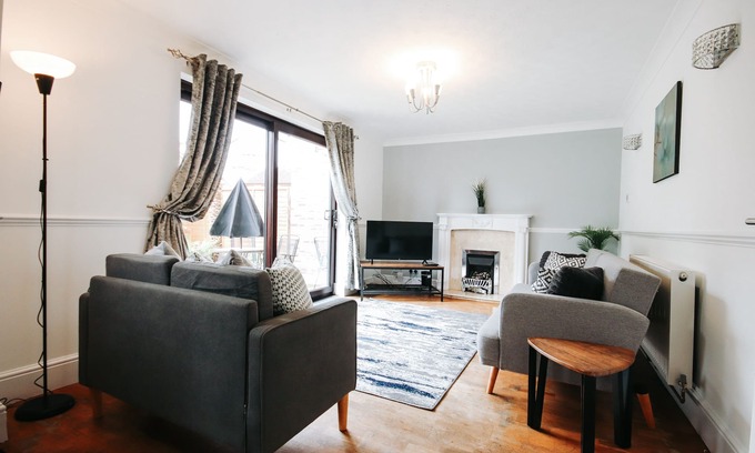 Broxbourne House | Your perfect holiday home | modern, spacious and comfy