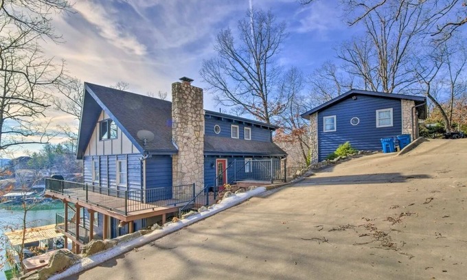 Lake Ozark House | Your Perfect Lakeside Getaway – Spacious & Fun with an Amazing Dock