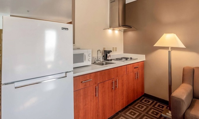 Tri-Cities House | Your Relaxing Getaway Awaits! 2 Spacious Units, Close to Tri-Cities Airport!