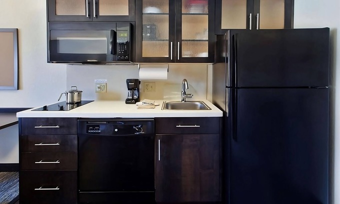 Somerset Hotel | Your Somerset Stay near TD Bank Ballpark! Relaxing Accommodation w/Full Kitchen