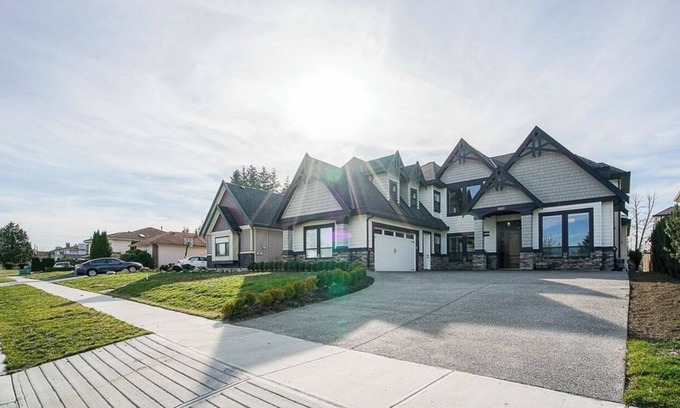 Guildford House | Your Spacious Vacation Home