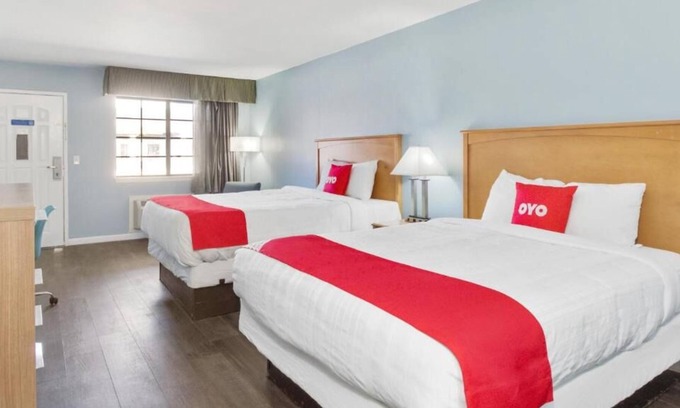 Ingleside House | Your Texas Getaway! Swimming Pool, Free Parking, Free Breakfast!