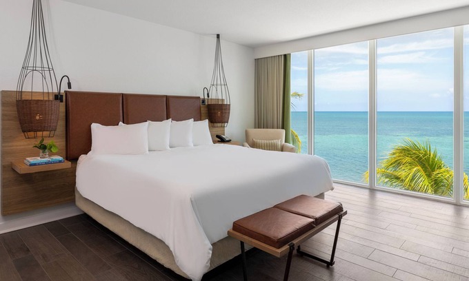 Islamorada Hotel | Your Tropical Home in Islamorada! Pets Allowed, Swimming Pool, Beach!