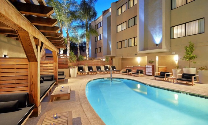Calabasas House | Your Ultimate Leisure Stay Near Lake Calabasas Park! 3 Spacious Units, Pool