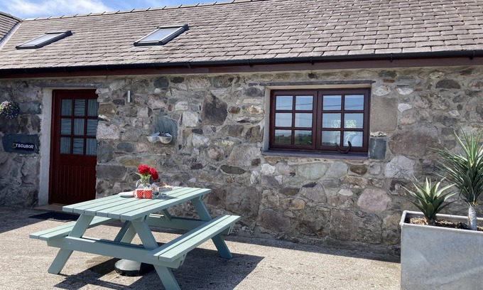 Y Felinheli House | Ysgubor - Two Bedroom House, Sleeps 4