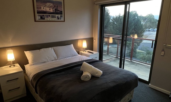 Jindabyne Hotel | Yuki Inn