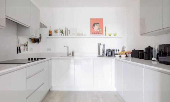 Canning Town South Apartment | Yves Klein Inspired Modern 2BR River view flatnn