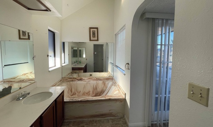 Canyon Gate House | z cozy two bedroom 2 bathroom condo